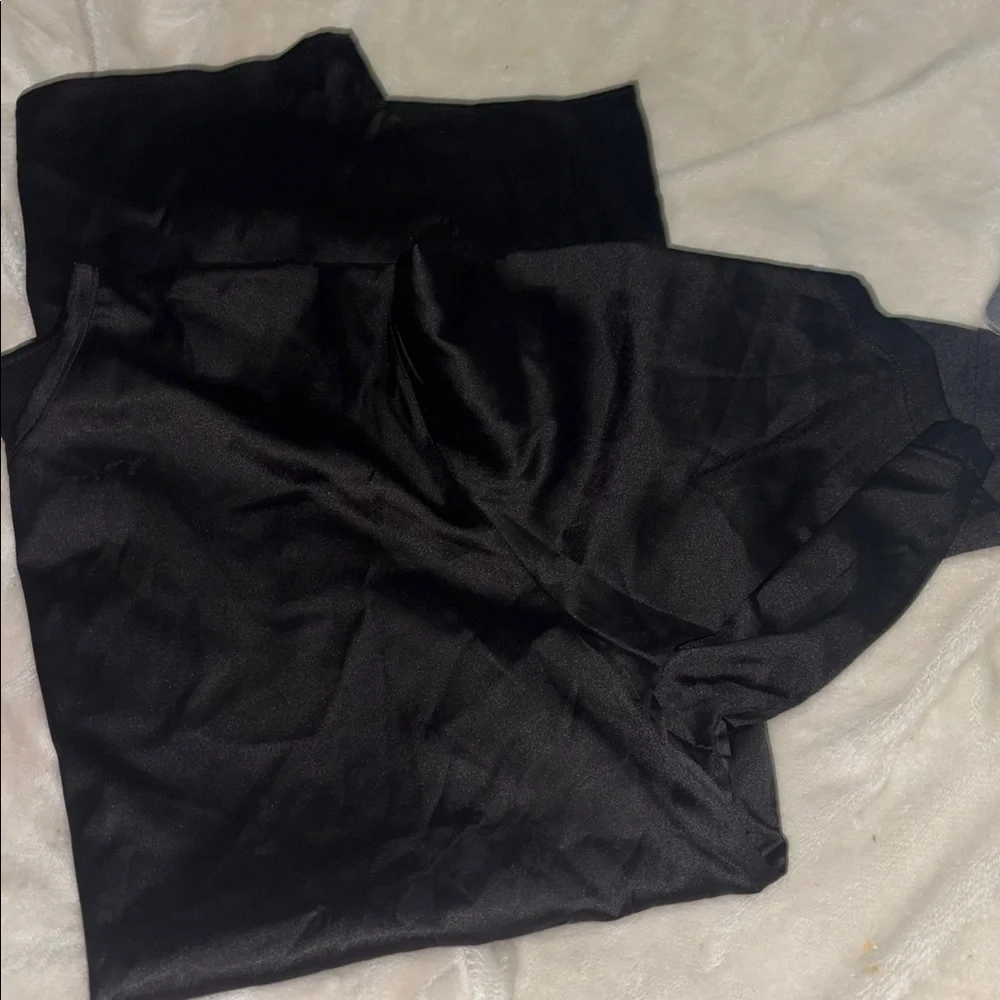 Fashion nova satin dress - Picture 4 of 5